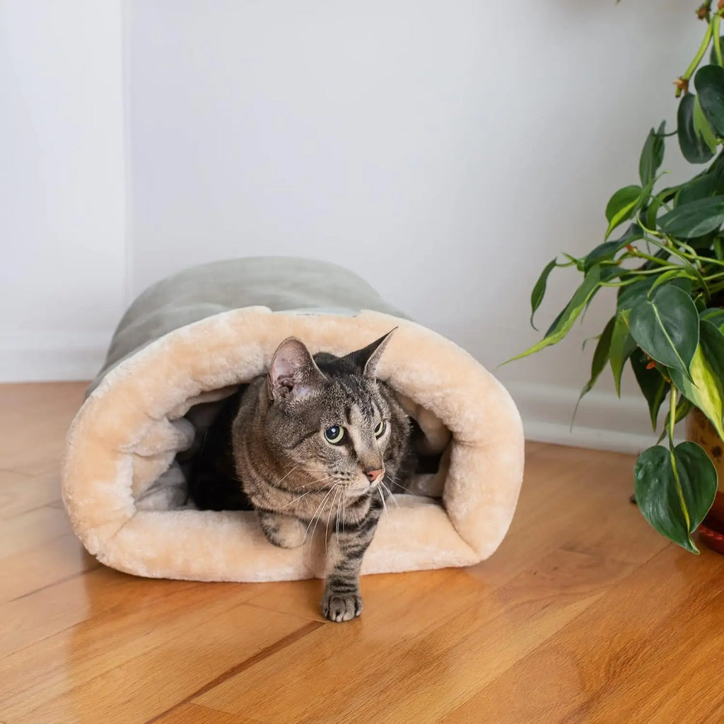 Cozy Cat Sleeping Bag – Warm Semi-Enclosed Nest for Pets